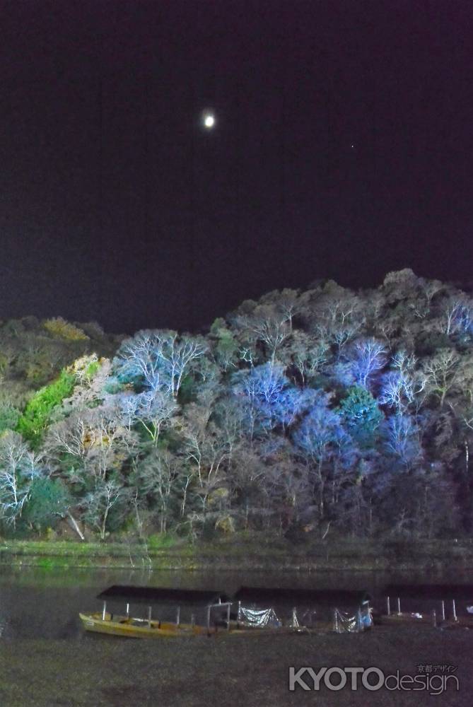月と嵐山