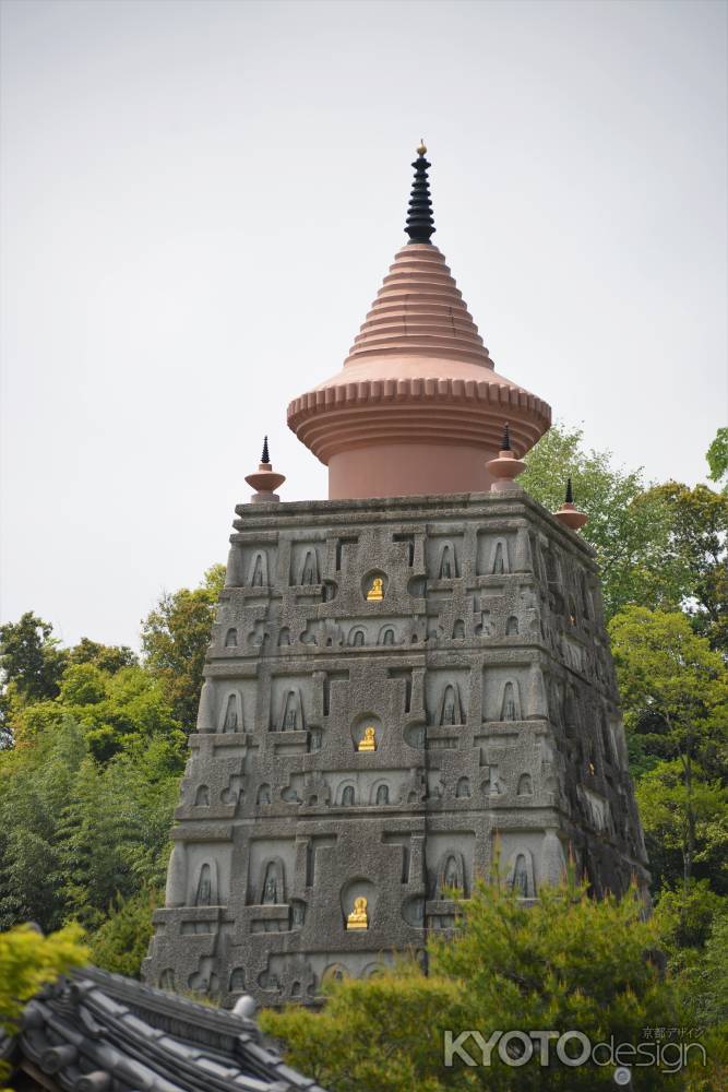 仏舎利大塔　新緑