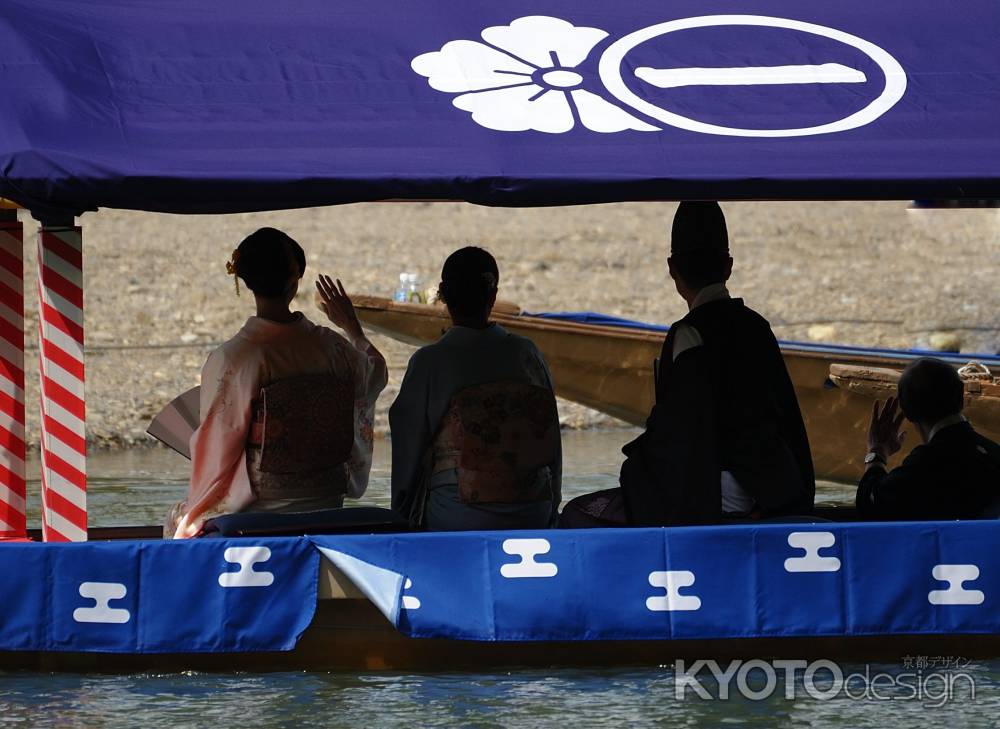 ご総裁お手を振る