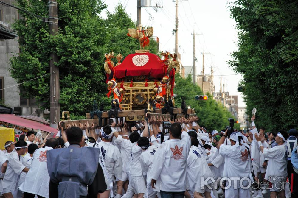 差せ！寺町通りに響く