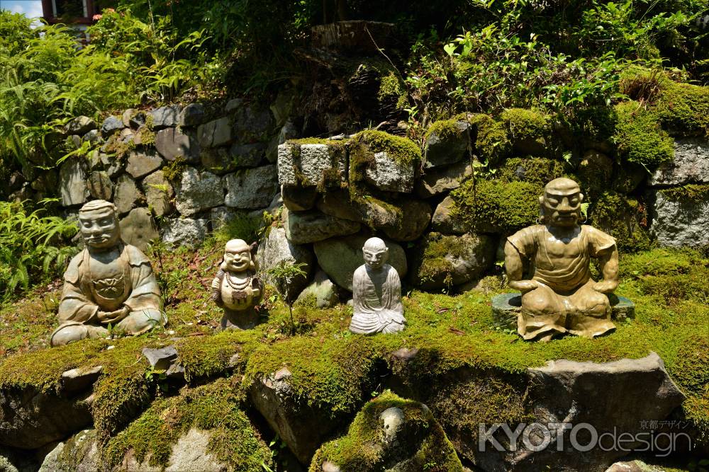 羅漢像　苔むす