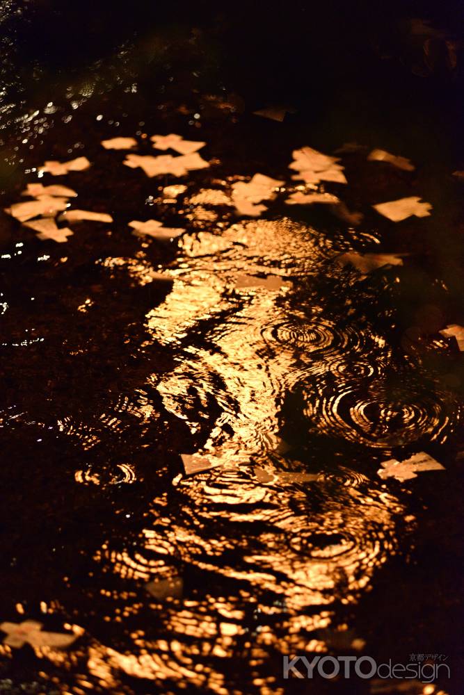 ならの小川に人形流れ