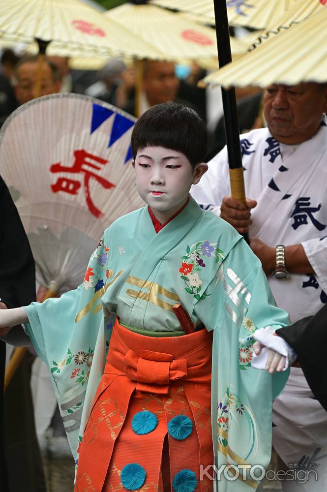 お稚児さんを務める