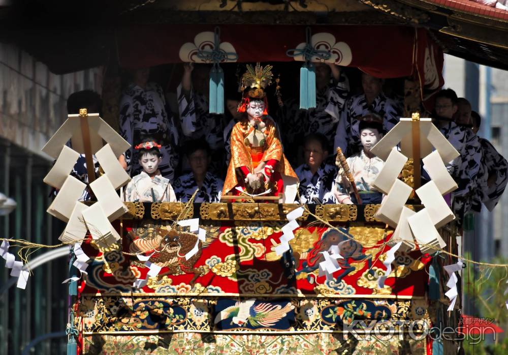 お稚児さん　注連縄切