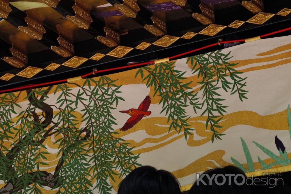 アカショウビン飛ぶ