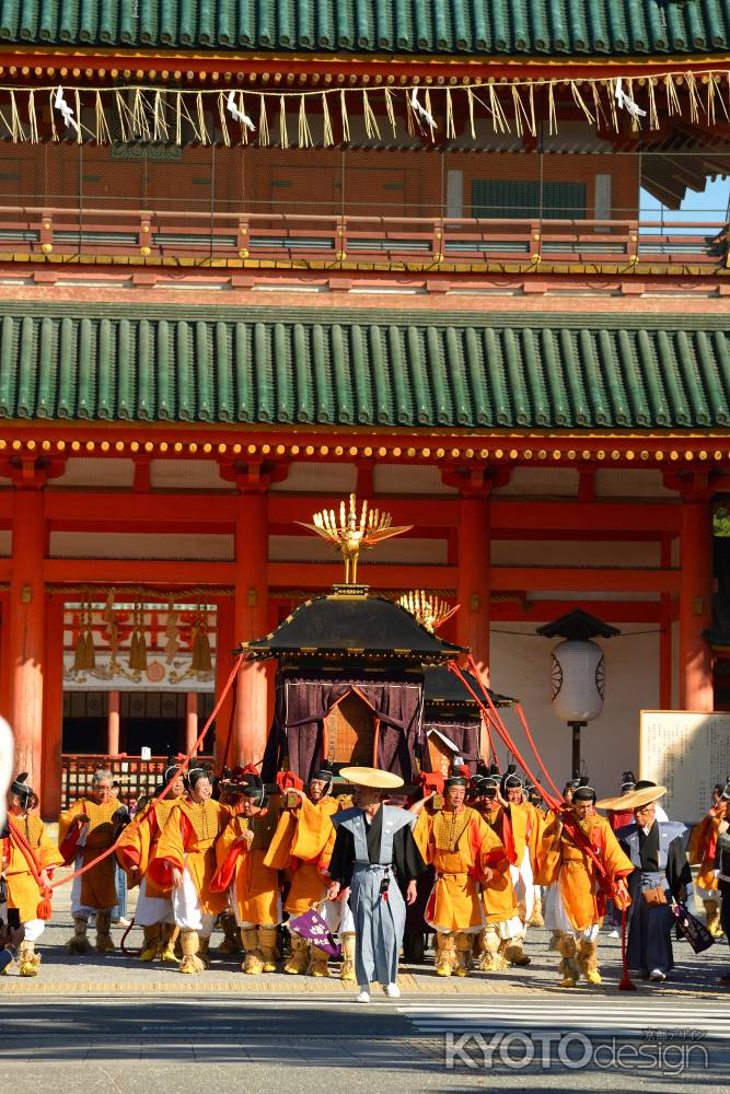 御鳳輦　應天門