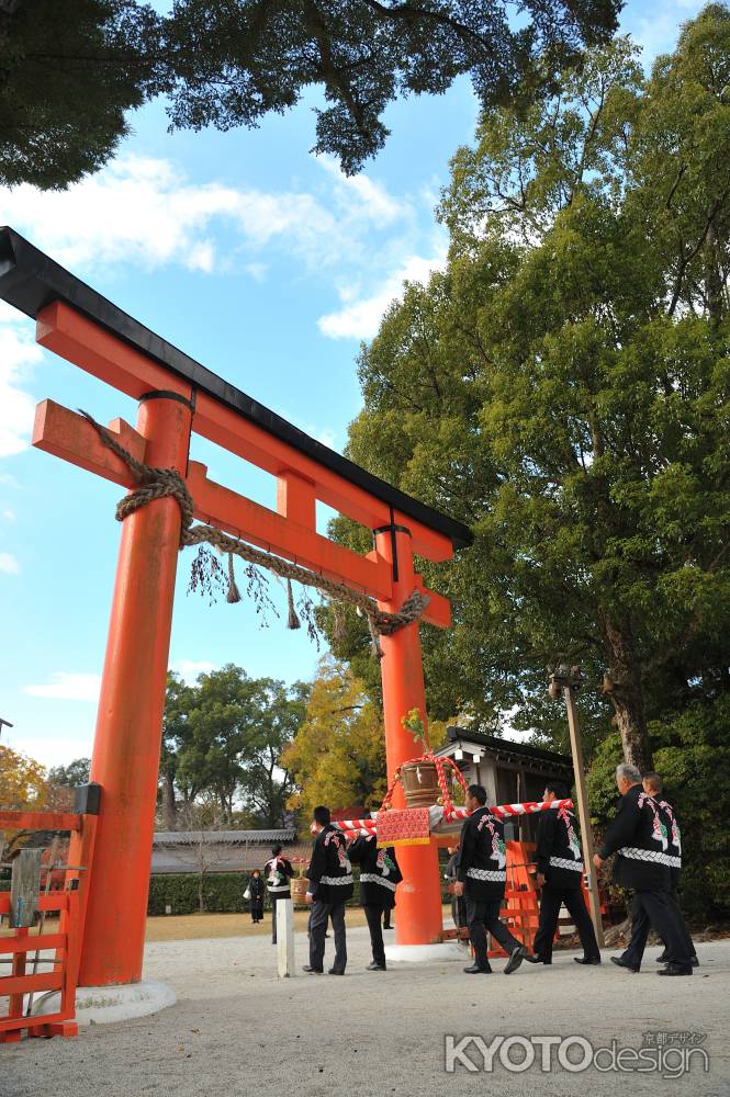 二の鳥居とすぐきの樽