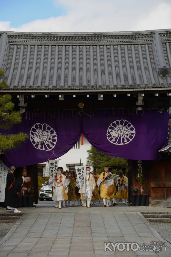 寒中托鉢修行出立　2024