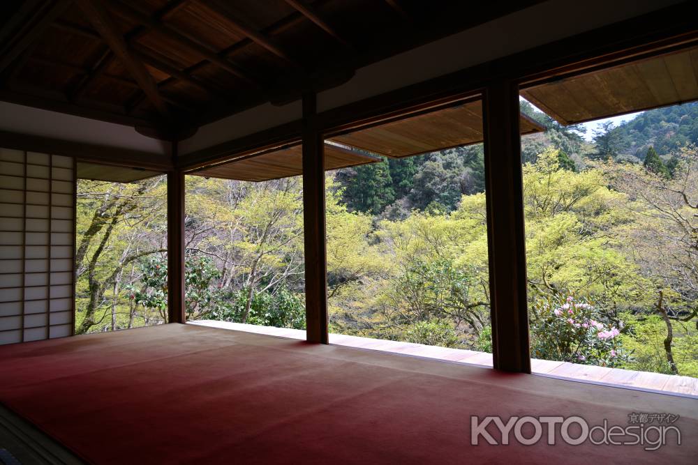 柱と蔀戸（しとみど）