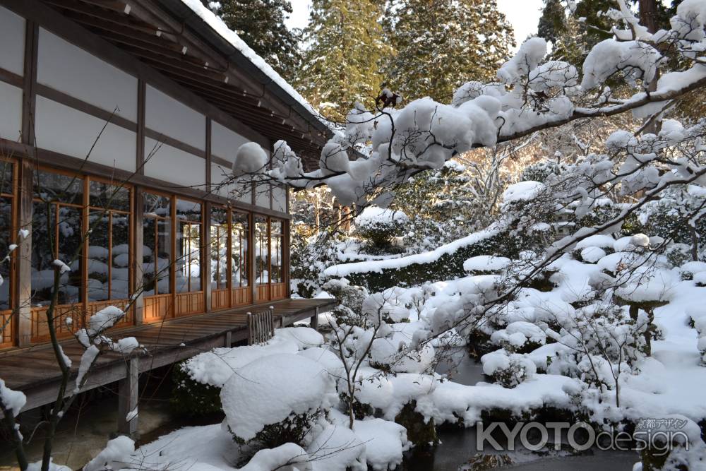 三千院　客殿と雪の庭園その２