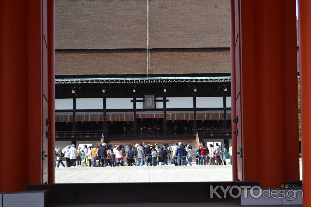 承明門から紫宸殿を望む