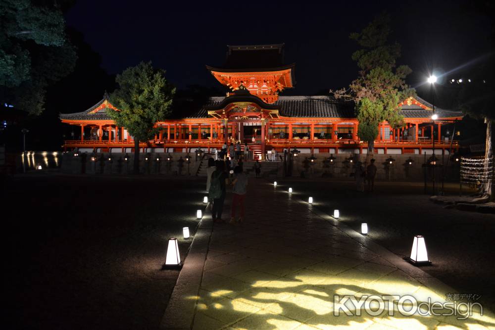 石清水八幡宮　ライトアップされた本殿