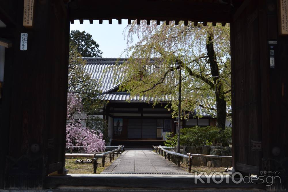 上品蓮台寺　門より…