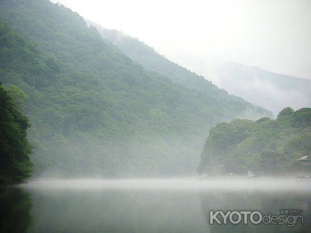 霧の嵐山