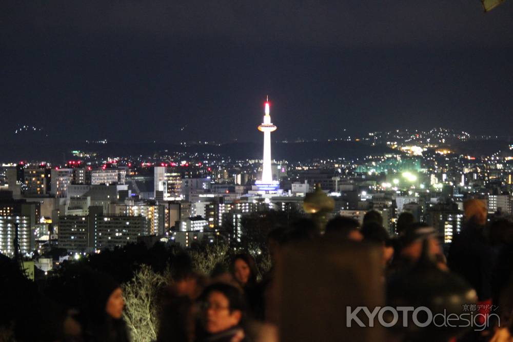 清水寺より京都タワを望む