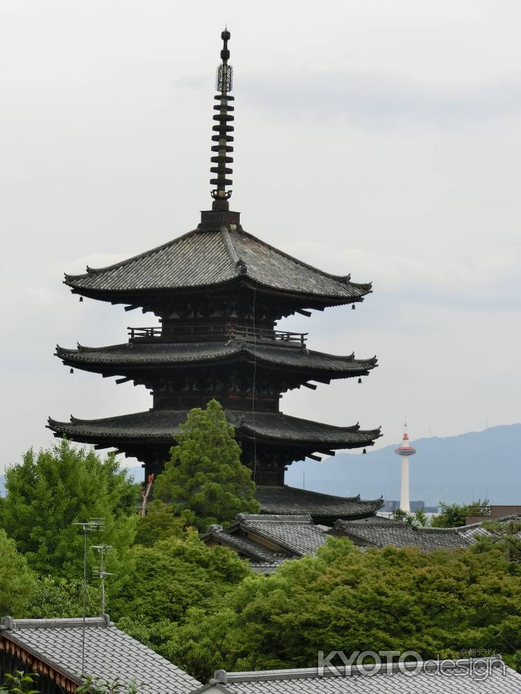 八坂の塔と京都タワー