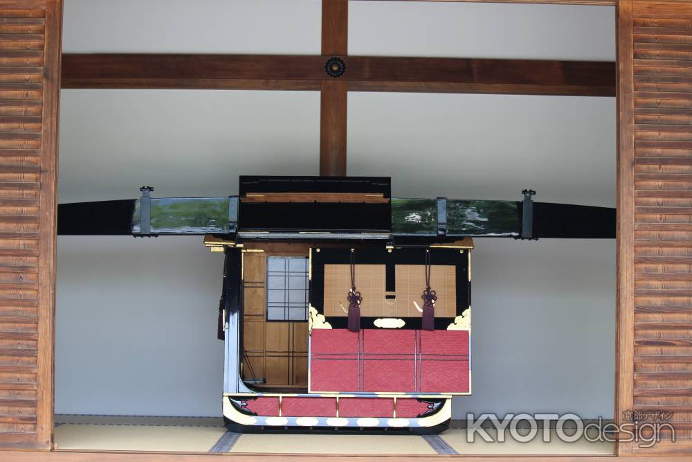 天龍寺　朱塗り網代篭