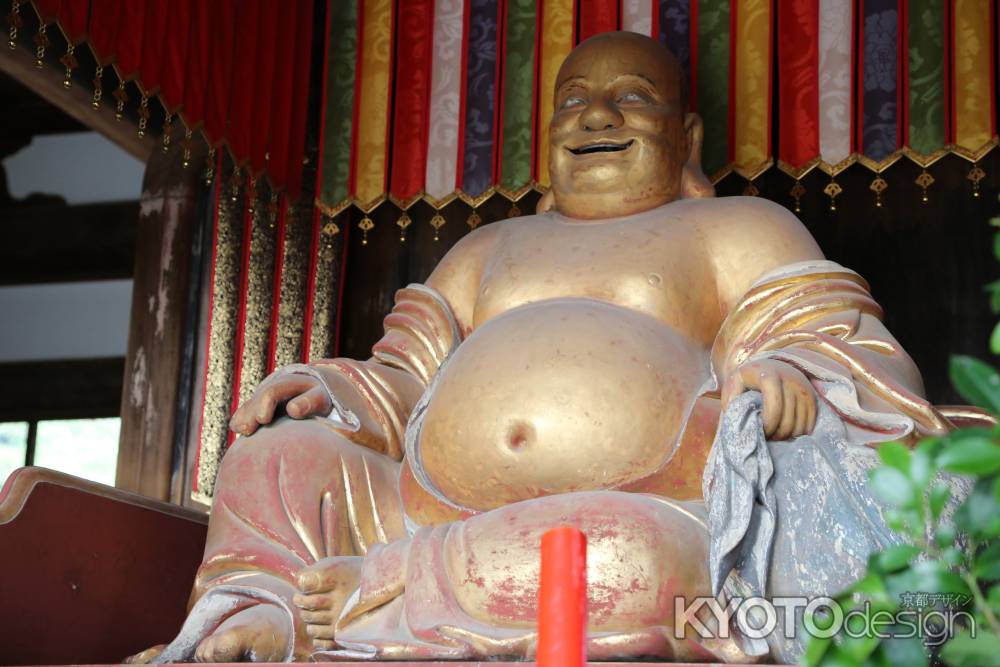 弥勒菩薩の化身とされる布袋像