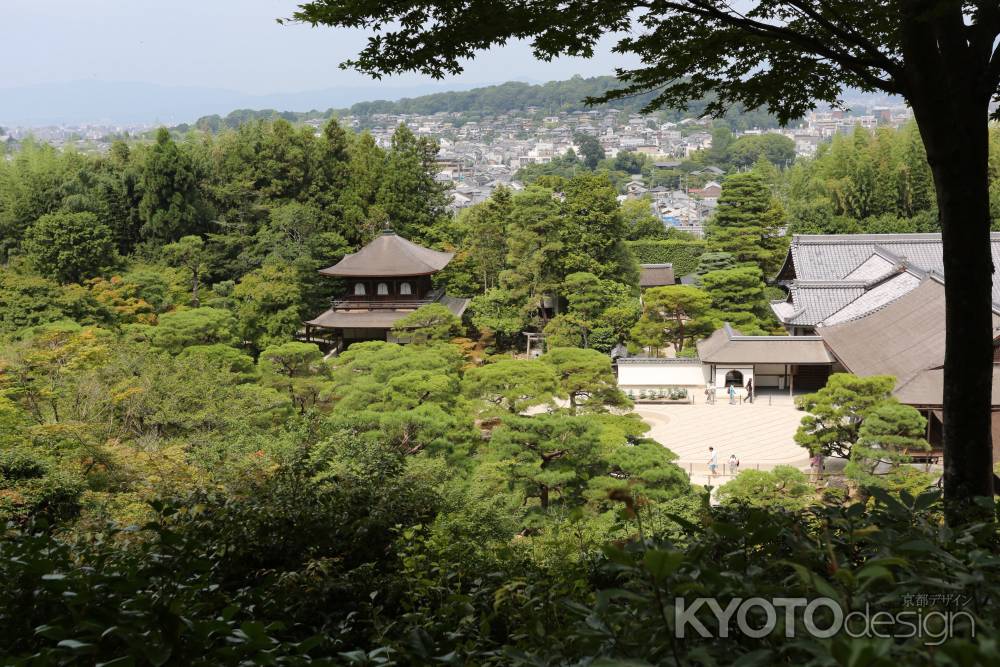 山道より望む慈照寺(銀閣寺)境内