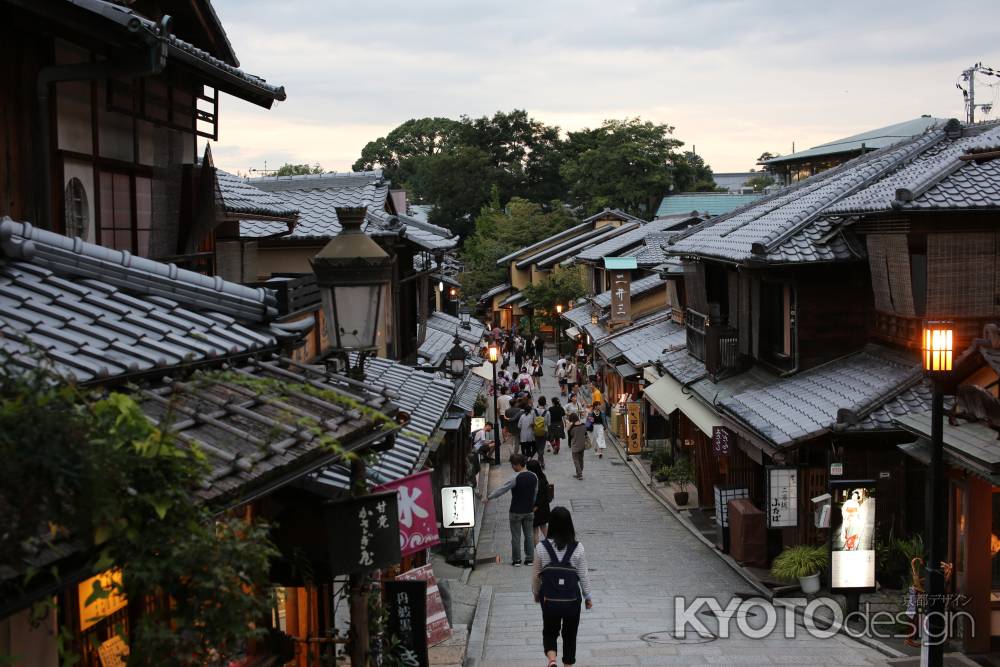 夕暮れ時の二年坂