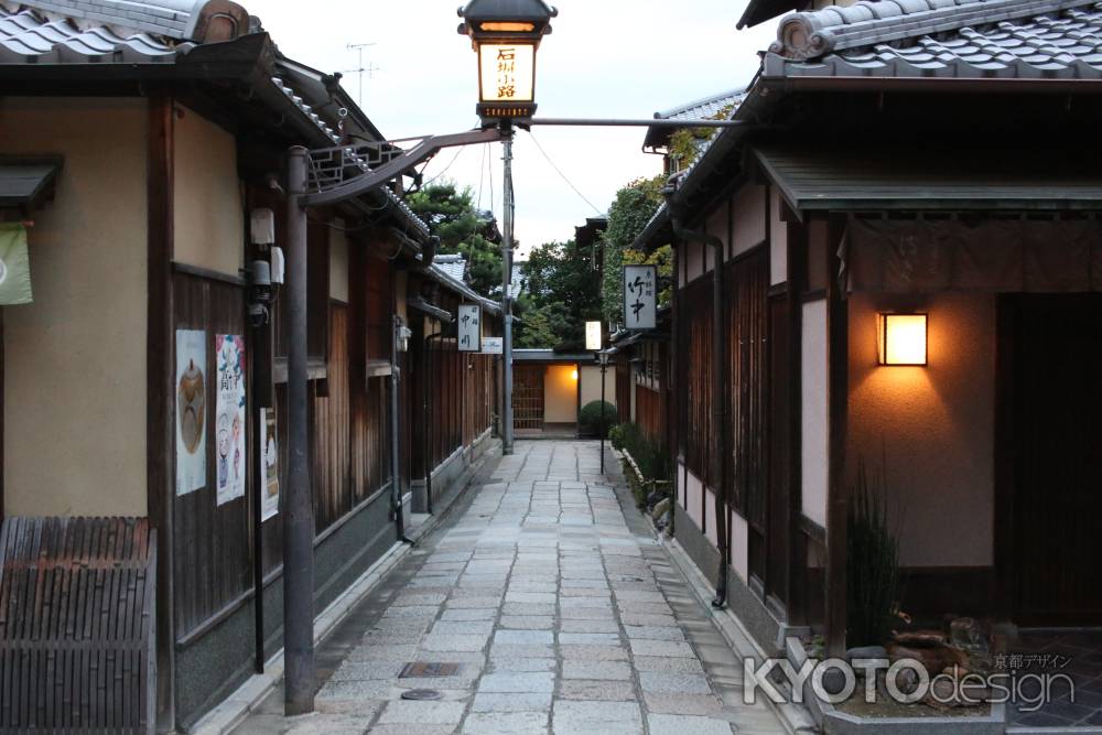 黄昏時の石塀小路1