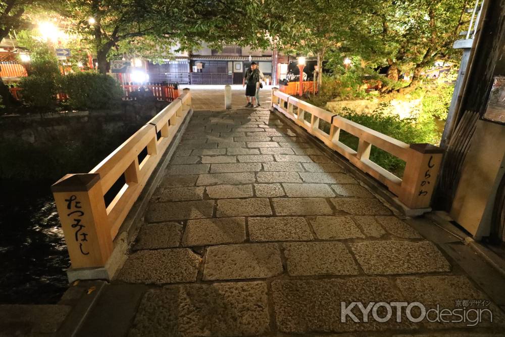 夜の新しい巽橋