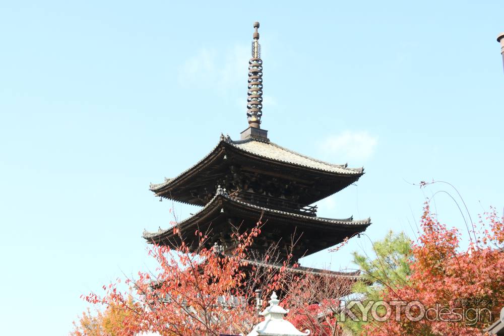 秋の八坂の塔