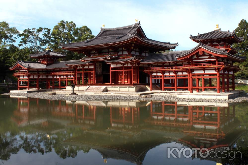 平等院鳳凰堂・・・朝の光を受けて