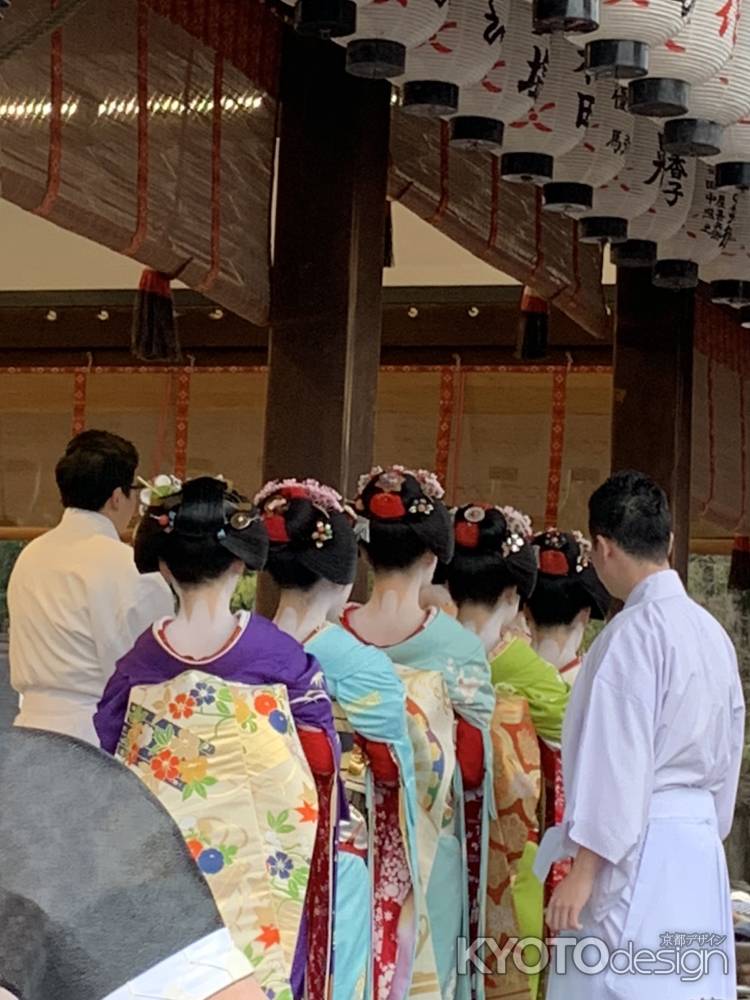 舞妓さんの整列