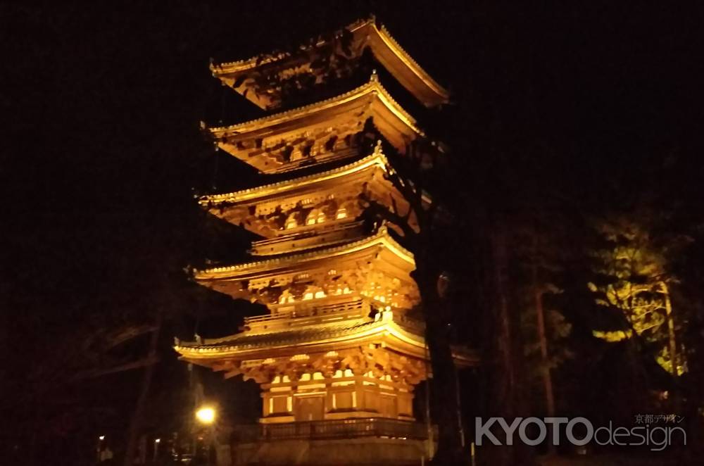 五重塔輝くライトアップ