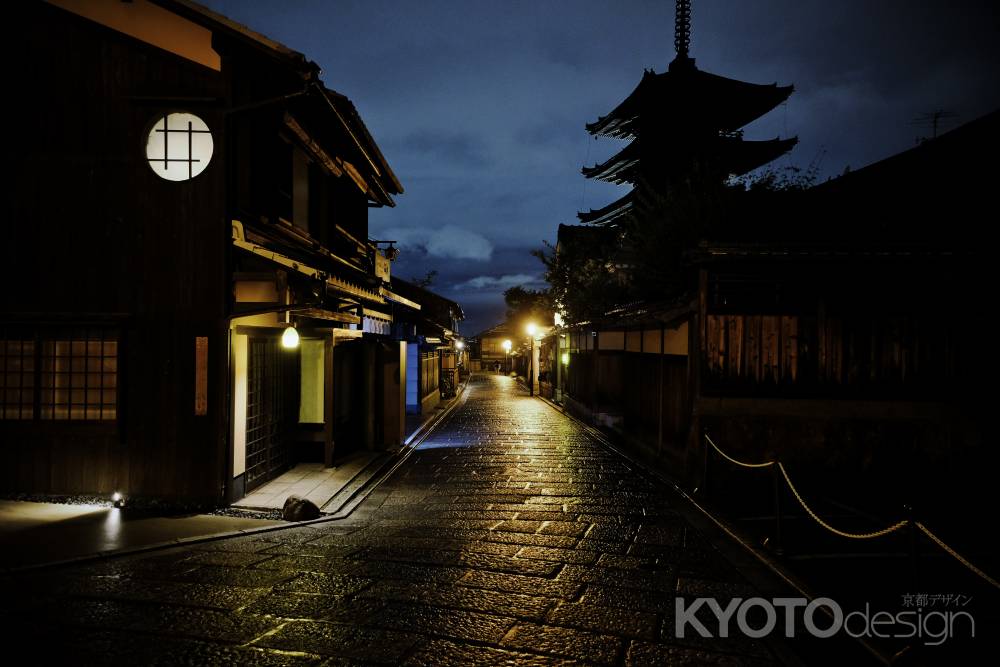 NO ONE IN YASAKA