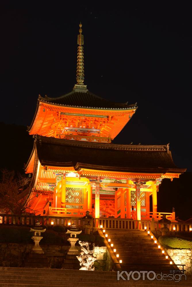 夜の西門と三重塔＿清水寺