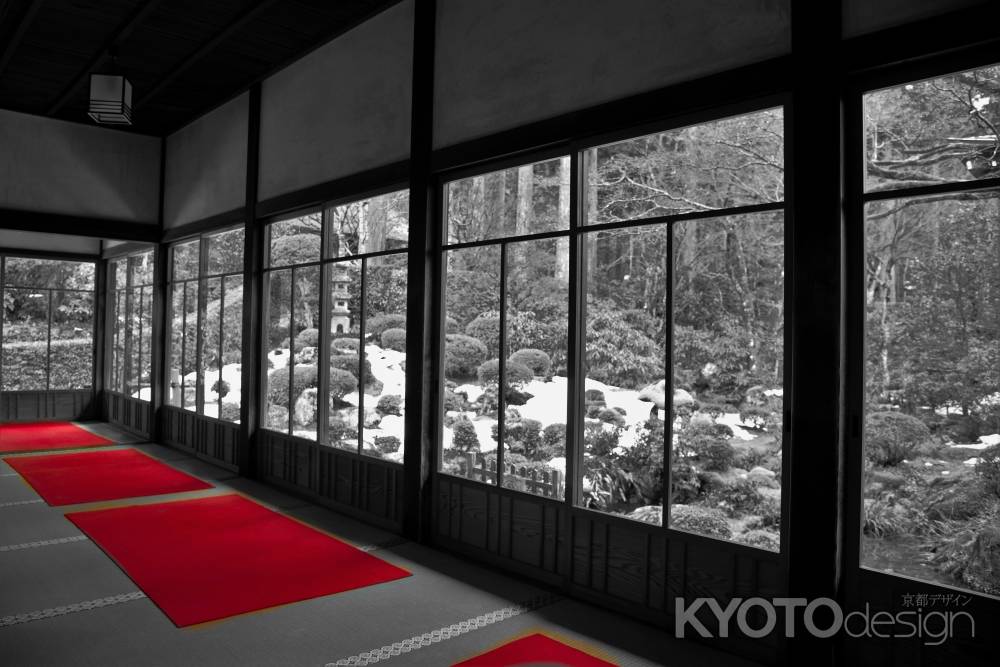 残雪の赤い毛氈