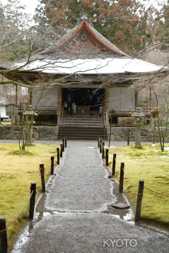 宿雪の往生極楽院