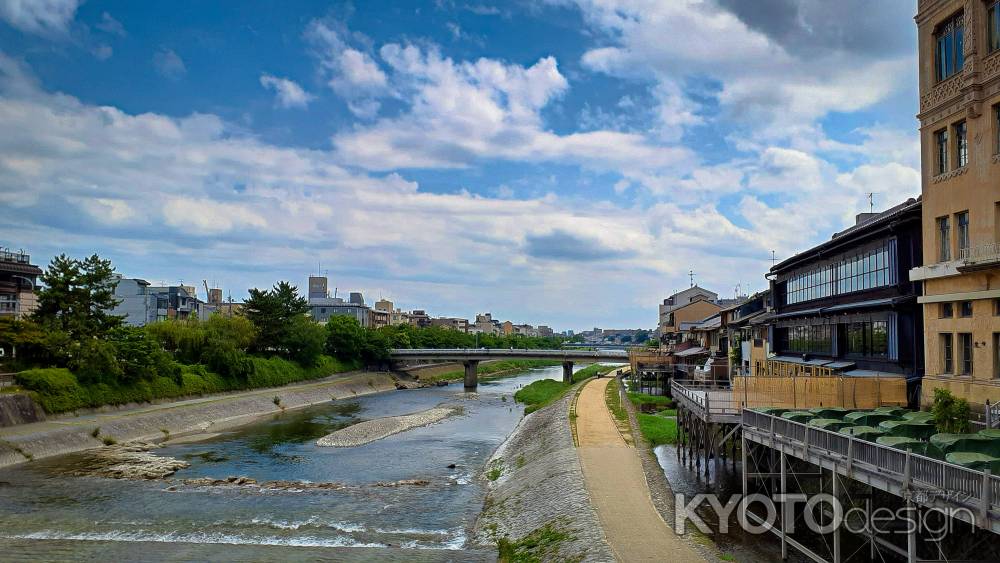 梅雨の中休み　納涼床