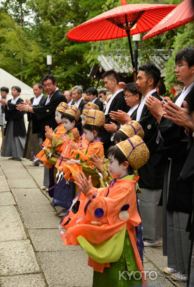 本殿北拝礼所にて 柏手