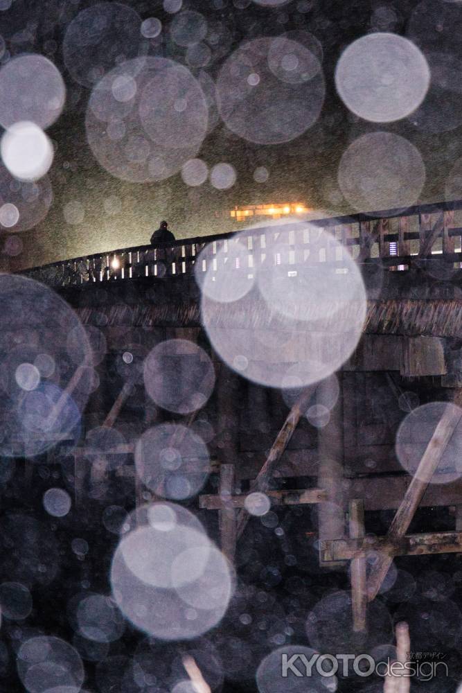 渡月橋に降る雪