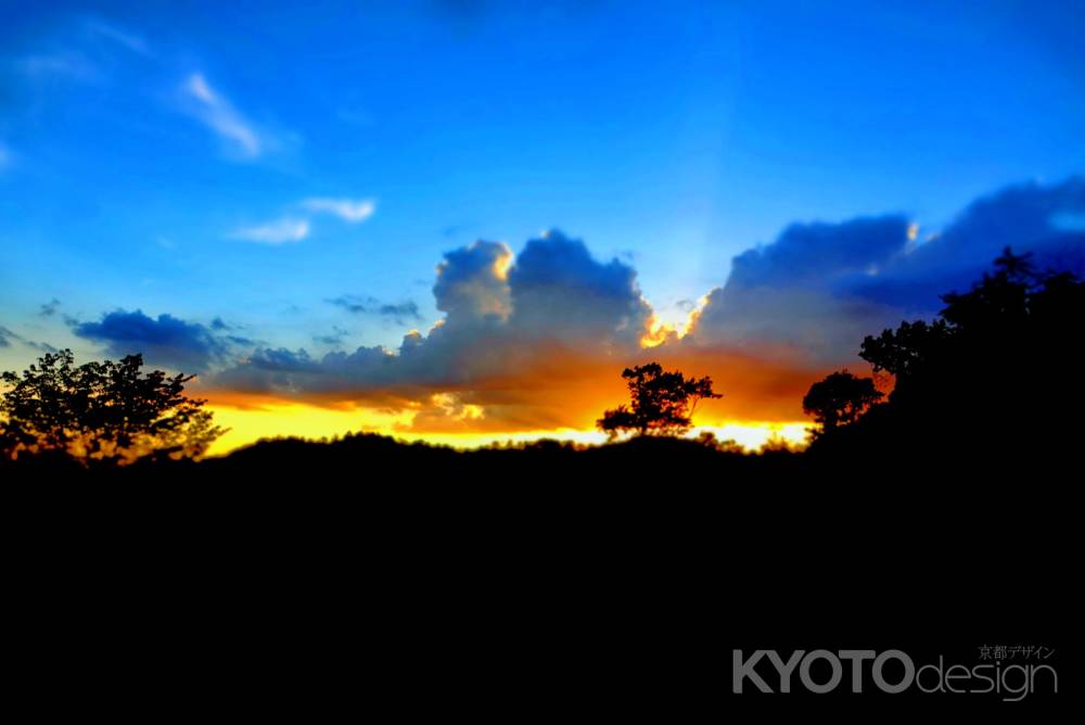 市内を照らす夕焼け