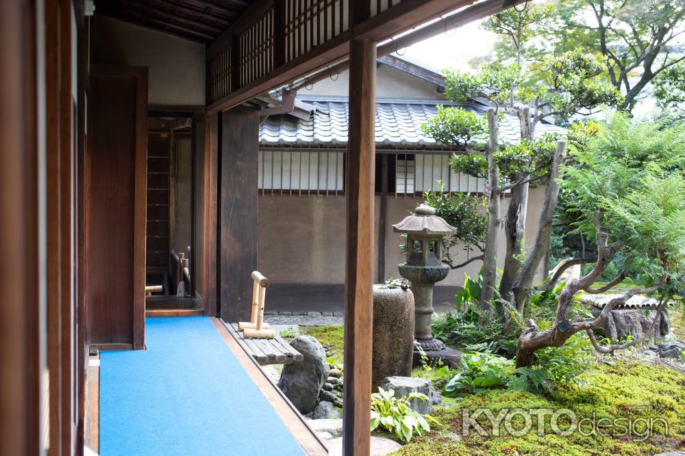 旧三井家下鴨別邸　主屋　縁側と庭園