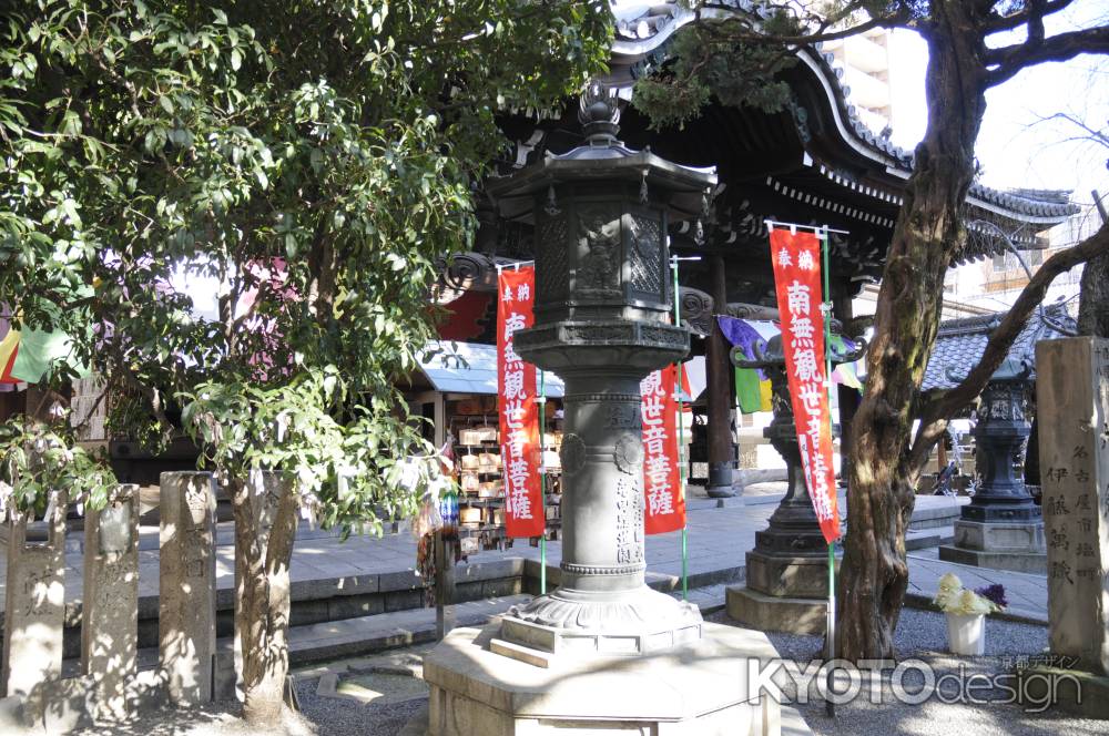 六角堂　境内の灯篭