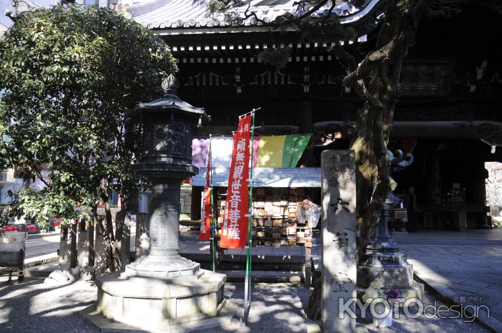 六角堂　石灯篭と石碑