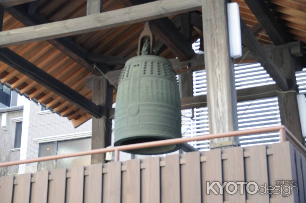 六角堂の鐘を臨む①