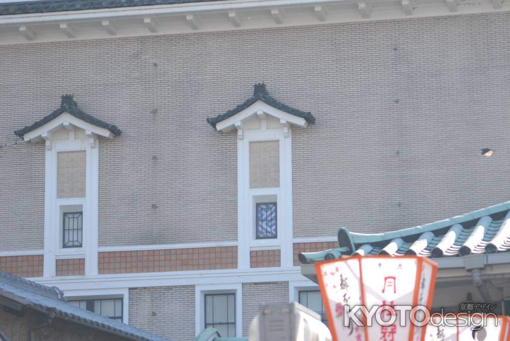 祇園甲部歌舞練場の外壁