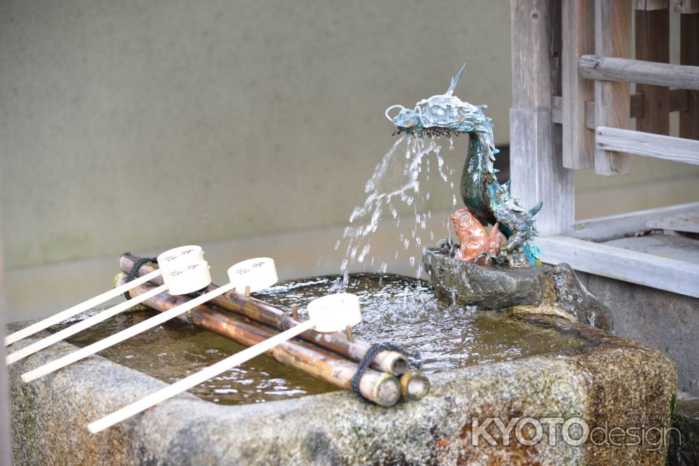 藤森神社 手水舎の龍