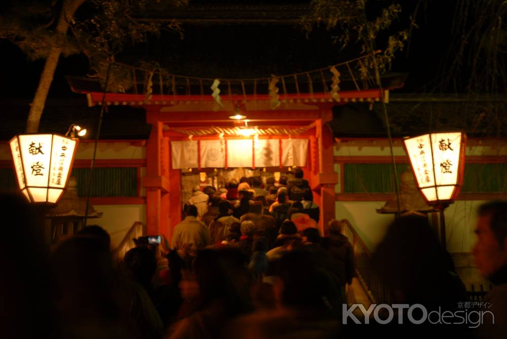 大勢の人々が訪れる節分大祭