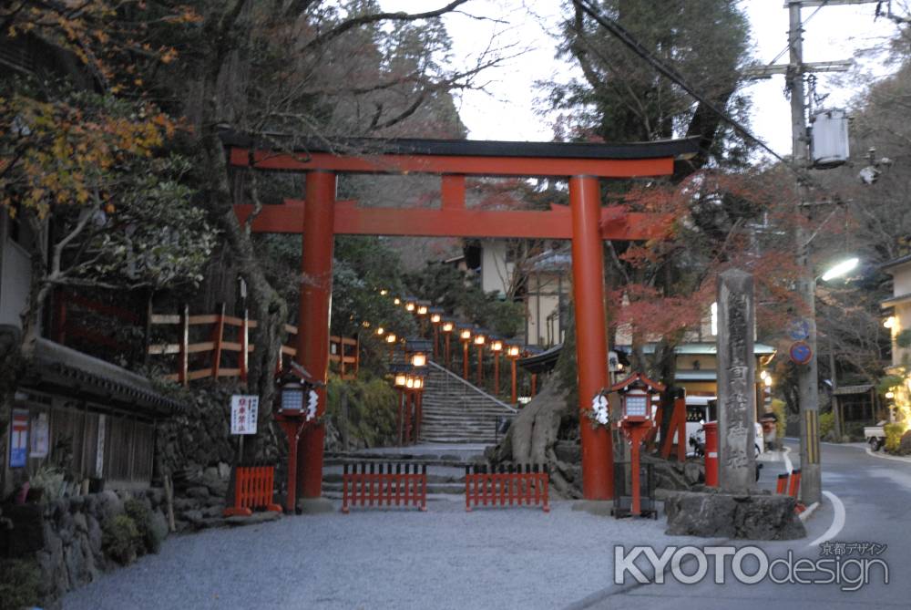 貴船神社の真っ赤な鳥居