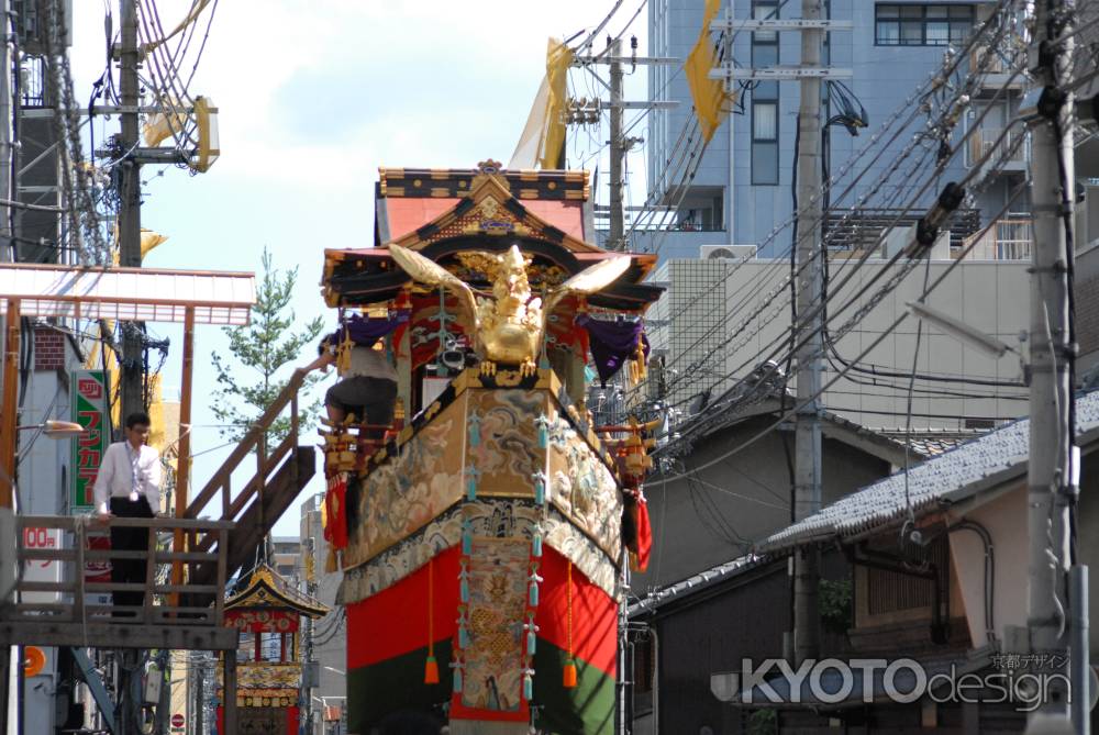  曳き初めの準備中船鉾