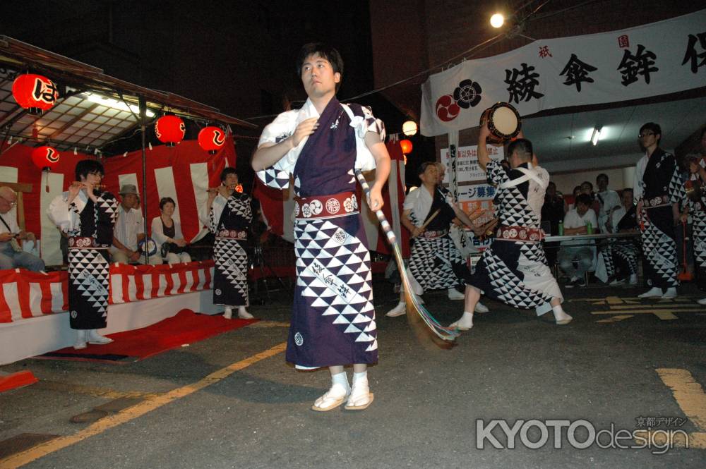 棒踊りと太鼓の踊り