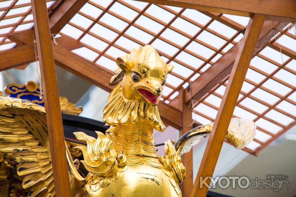 船鉾　羽を広げる金色の鷁(げき)