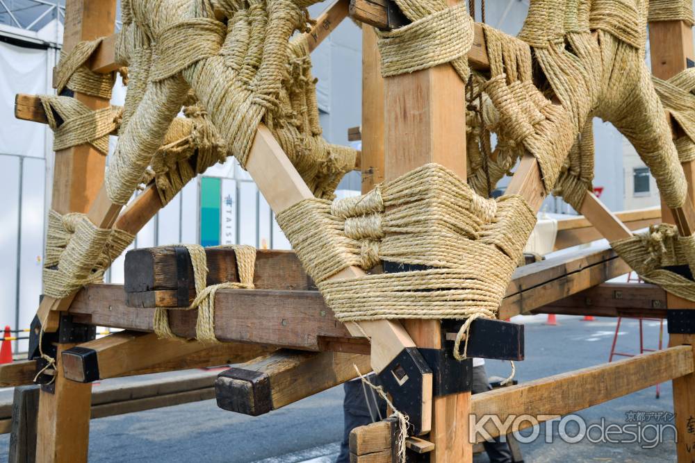 鉾建て　鶏鉾　縄がらみ２